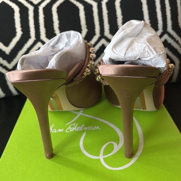 New women Sz 7.5M  evening glam  mules - Picture 13 of 17